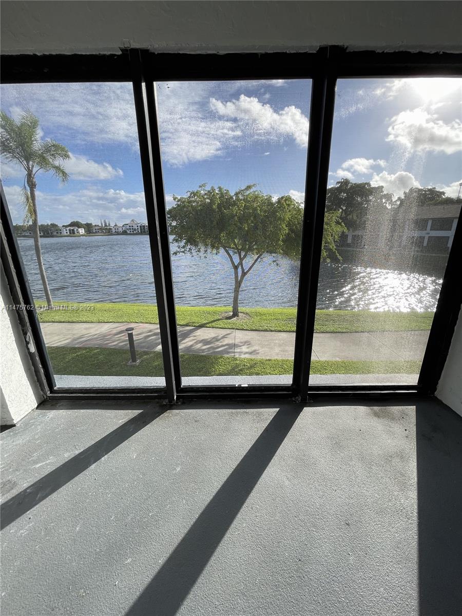 204 Lake Pointe Dr Unit: 203