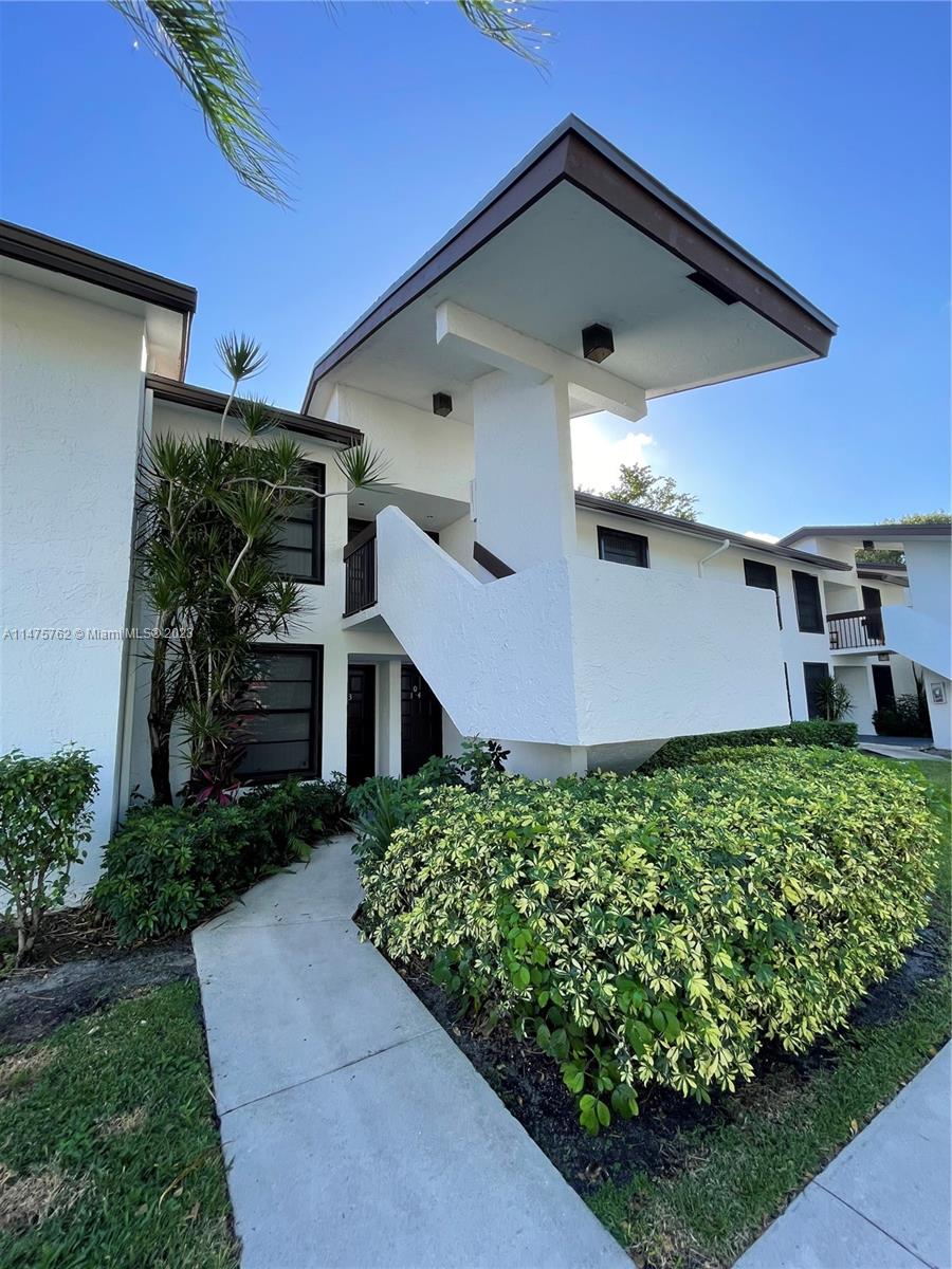 204 Lake Pointe Dr Unit: 203