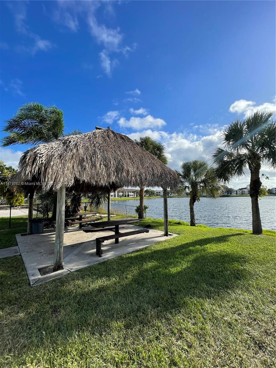 204 Lake Pointe Dr Unit: 203