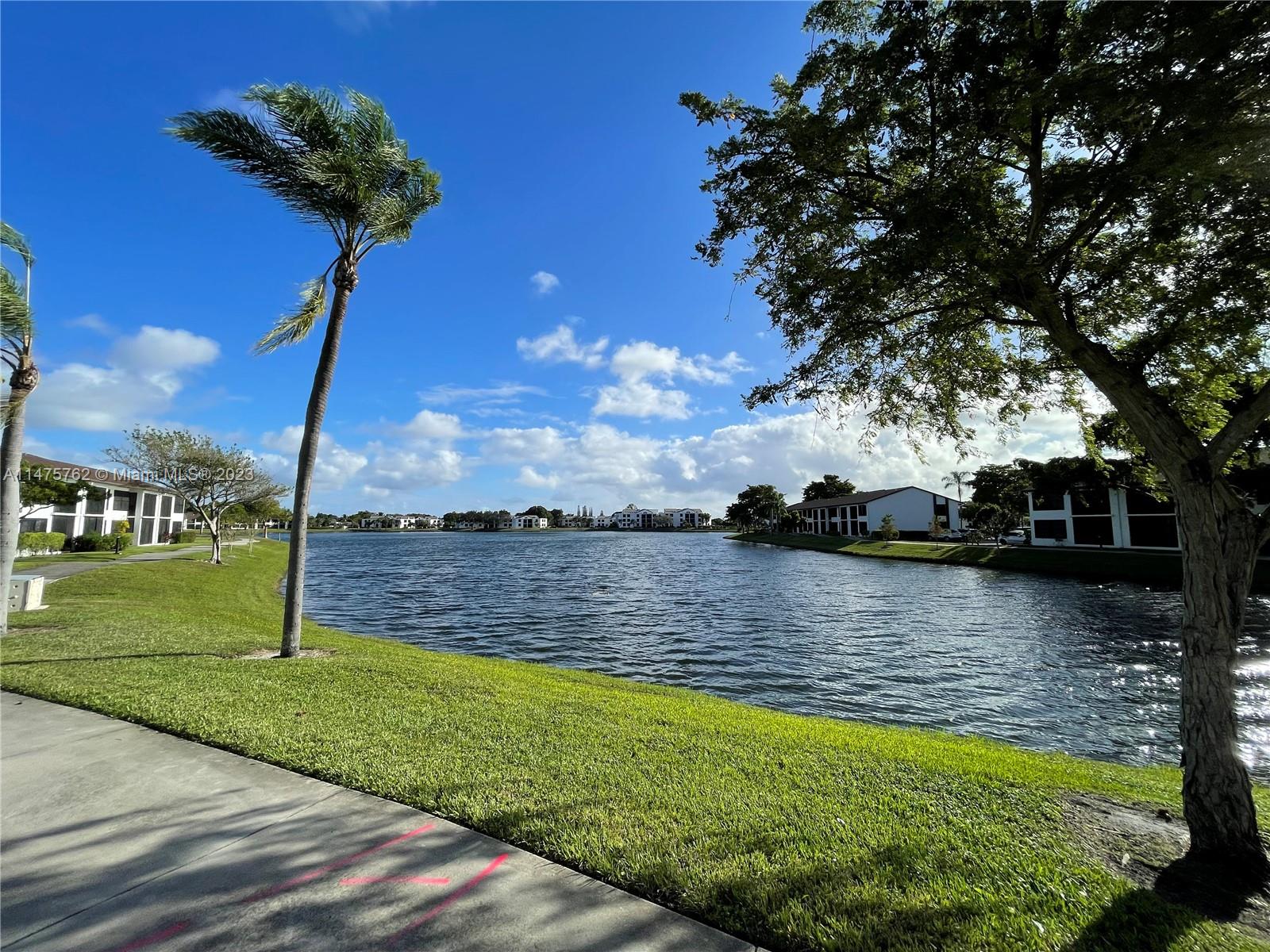 204 Lake Pointe Dr Unit: 203