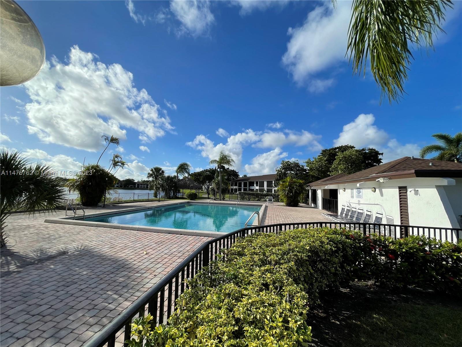204 Lake Pointe Dr Unit: 203