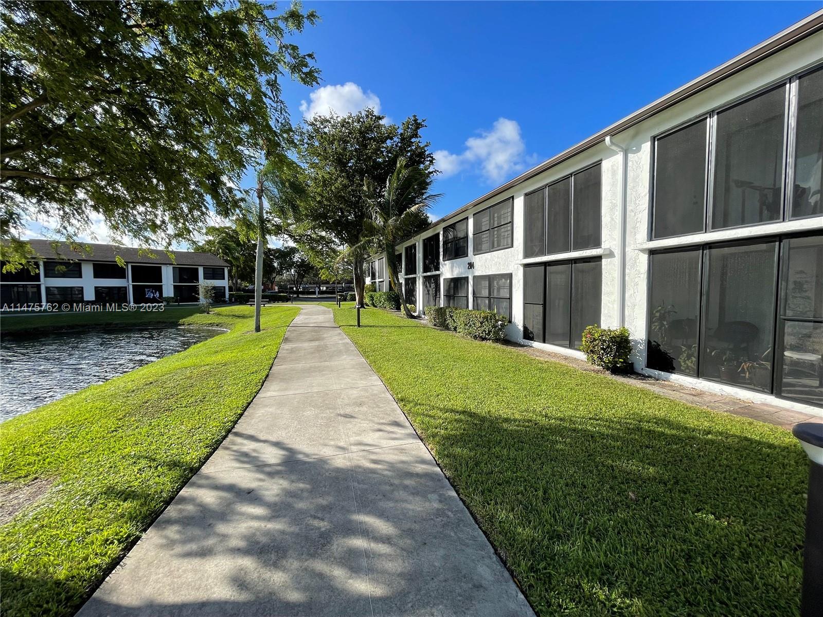 204 Lake Pointe Dr Unit: 203