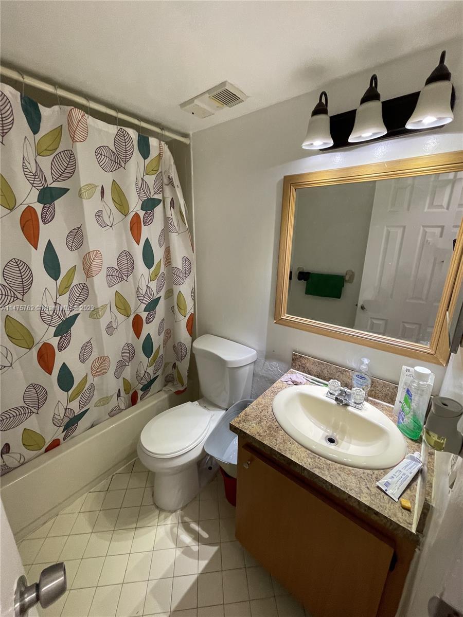 204 Lake Pointe Dr Unit: 203