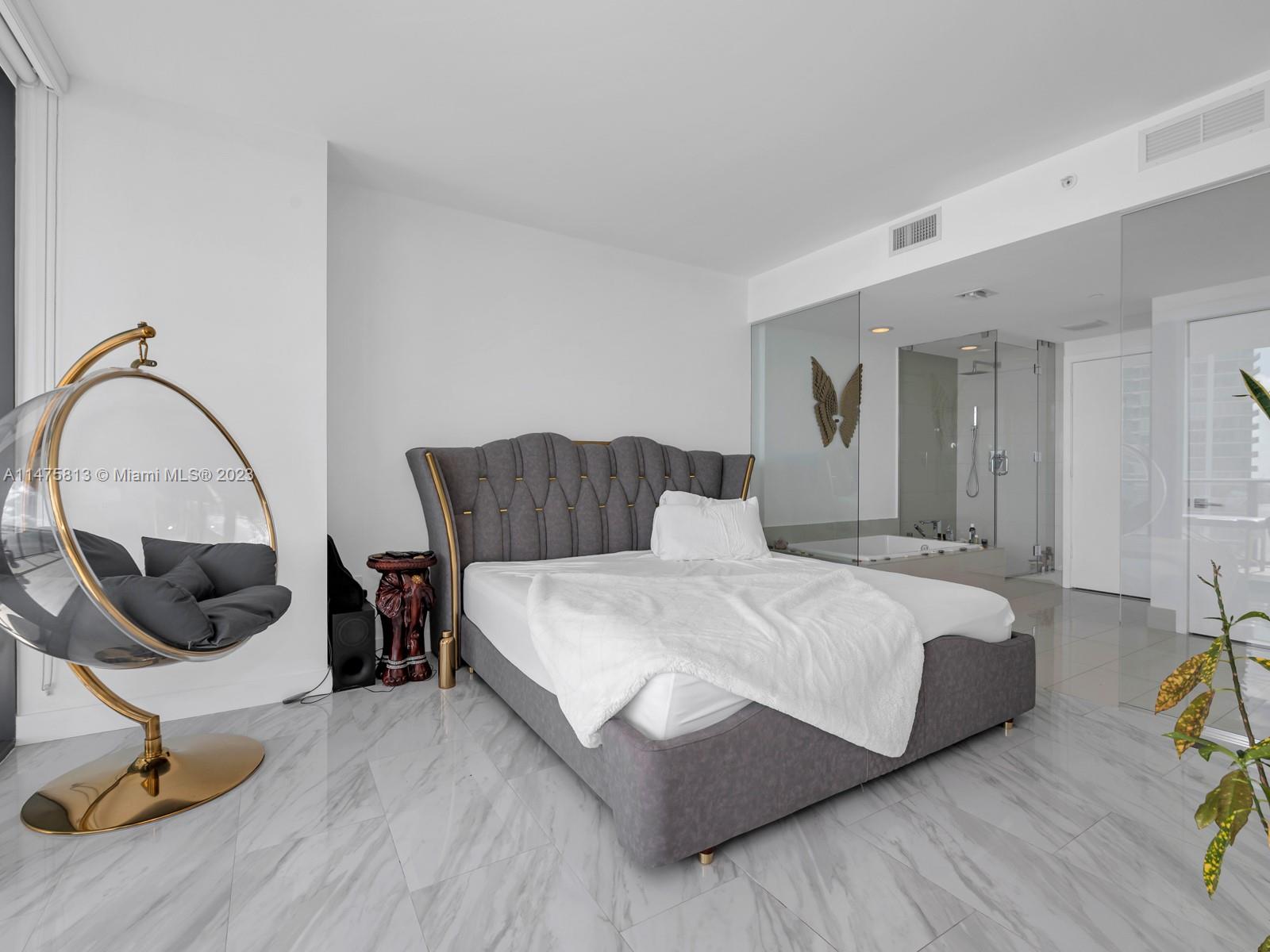 650 NE 32nd St Unit: 2404