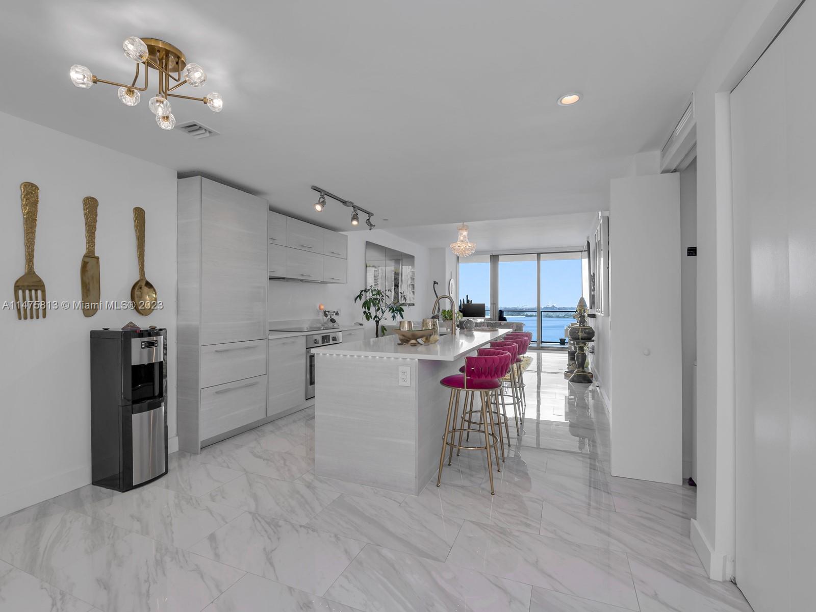 650 NE 32nd St Unit: 2404