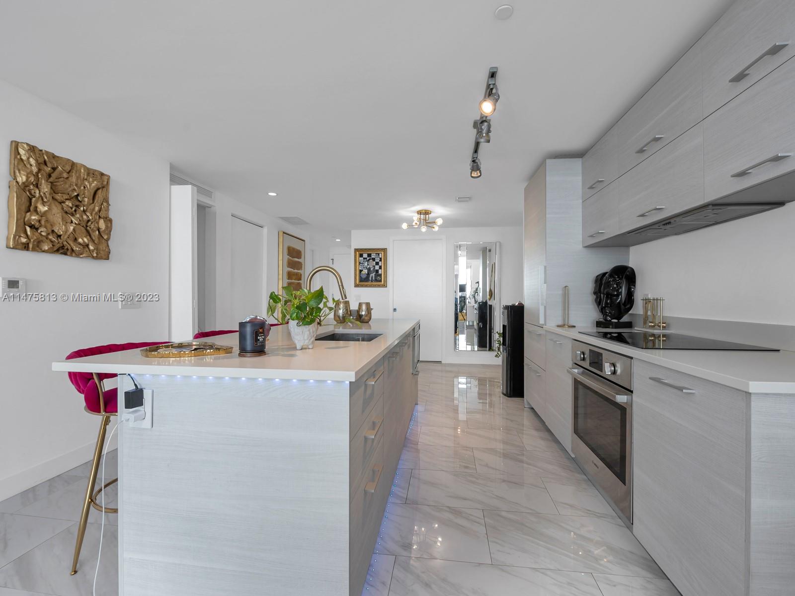 650 NE 32nd St Unit: 2404