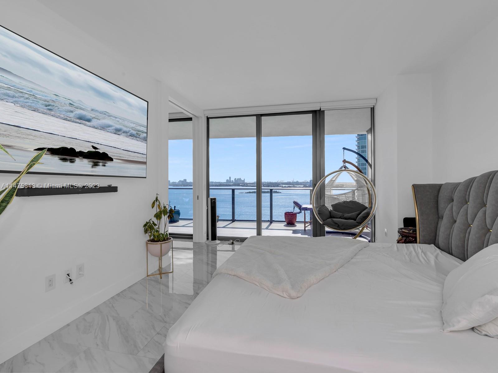 650 NE 32nd St Unit: 2404