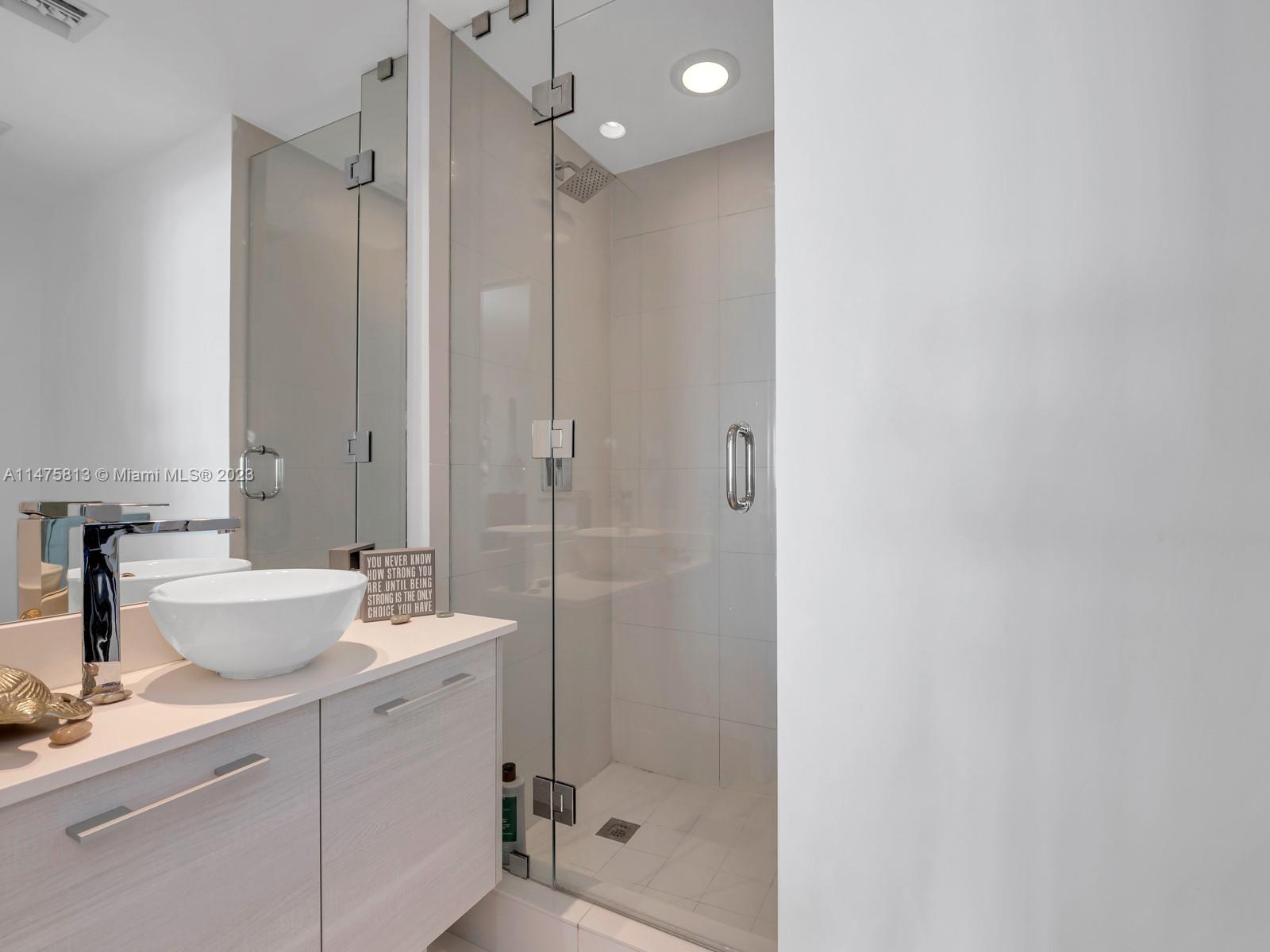 650 NE 32nd St Unit: 2404