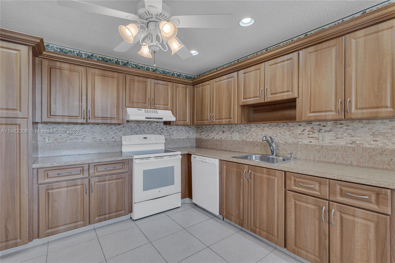 1965 NW 18th St Unit: 203