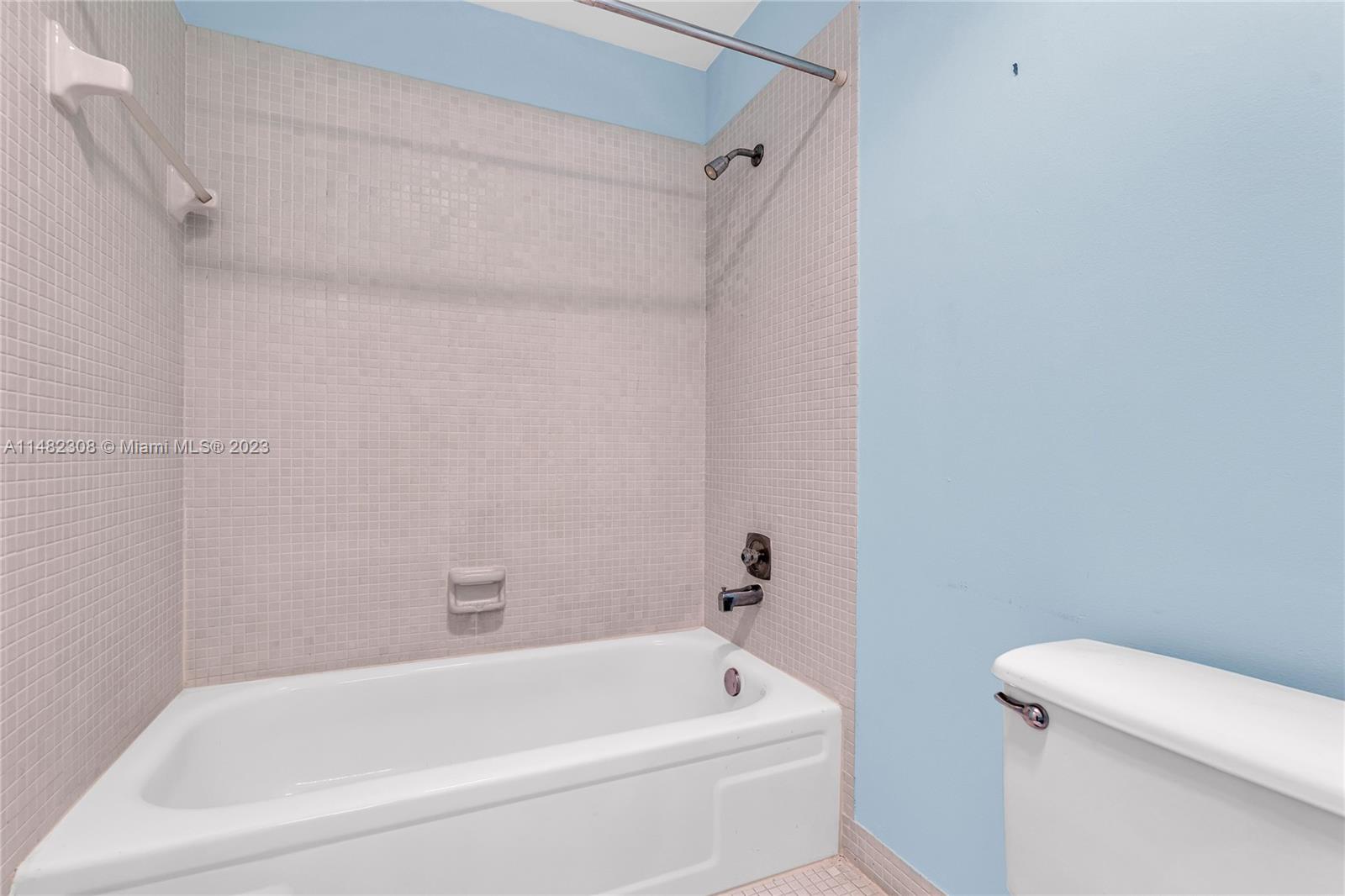 1965 NW 18th St Unit: 203