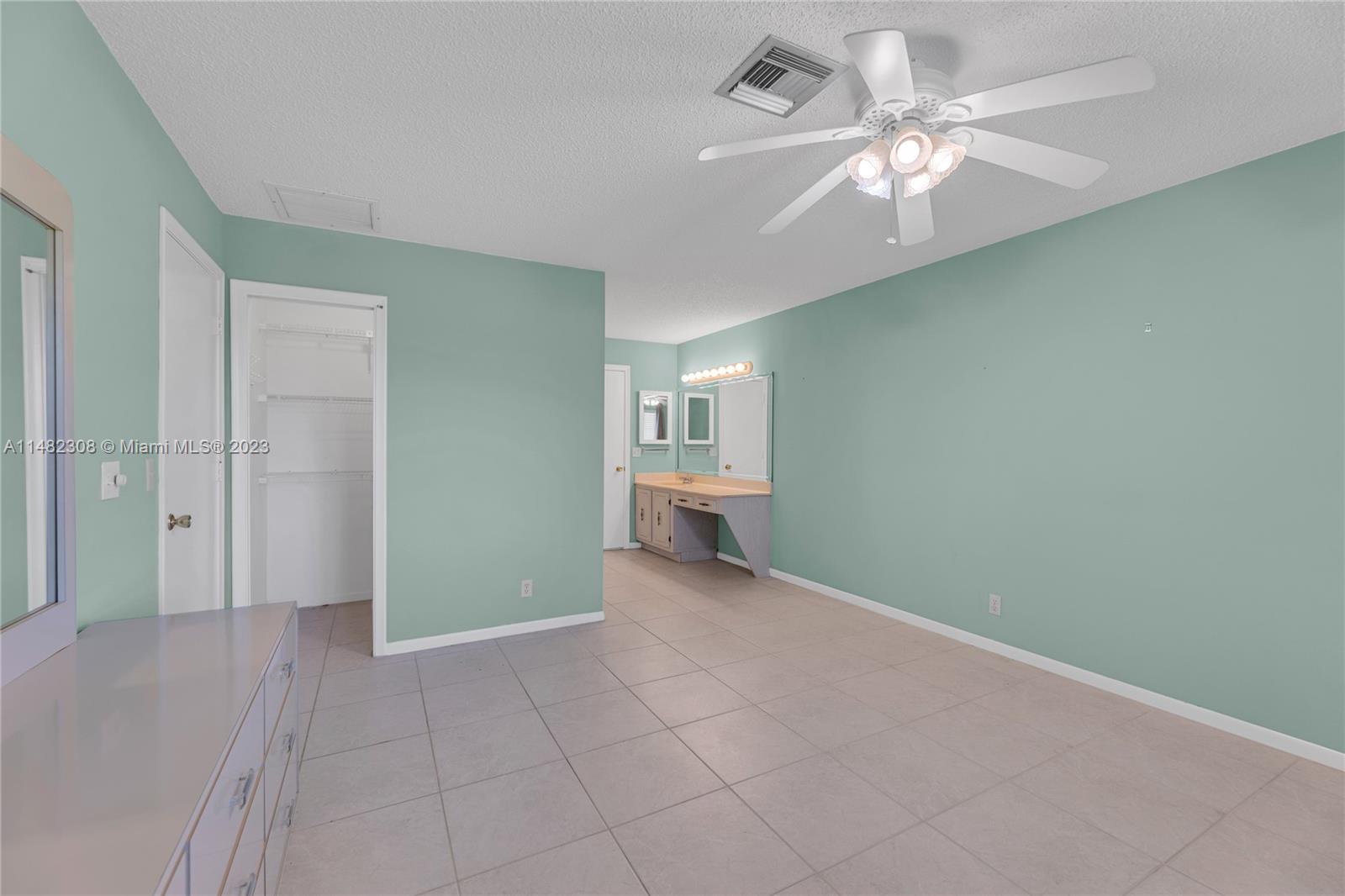 1965 NW 18th St Unit: 203