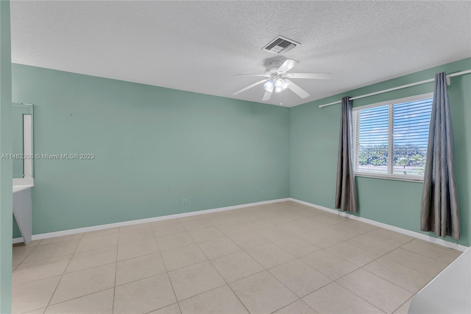 1965 NW 18th St Unit: 203