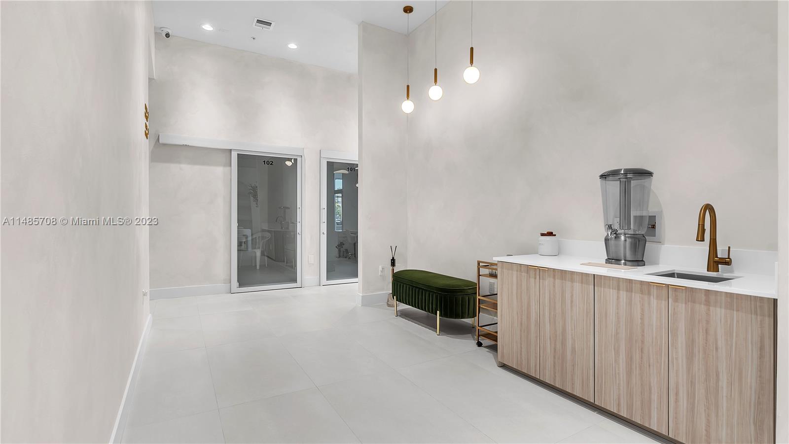 10310 Pines Blvd Unit: 114
