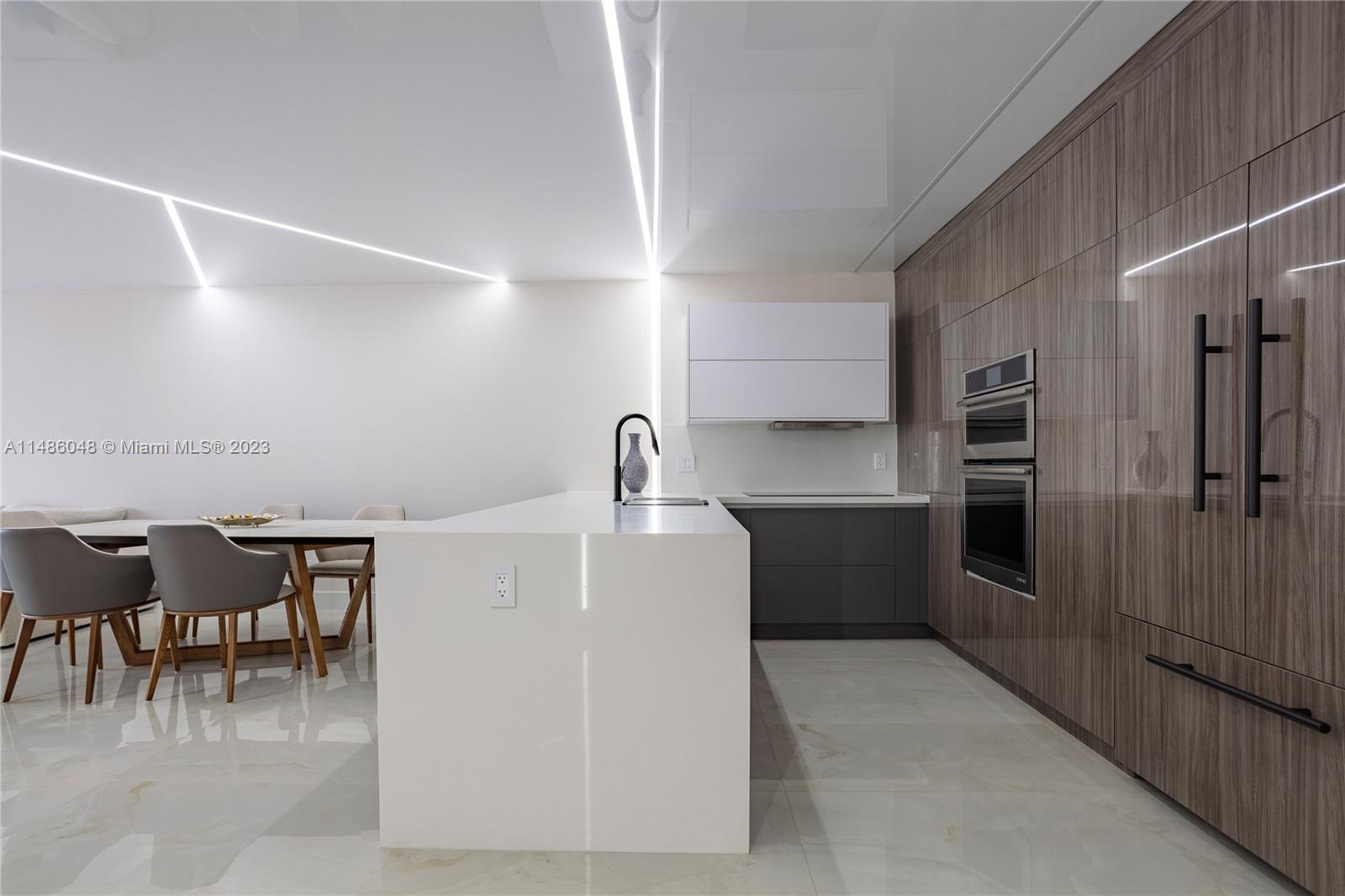 19390 Collins Ave Unit: 621