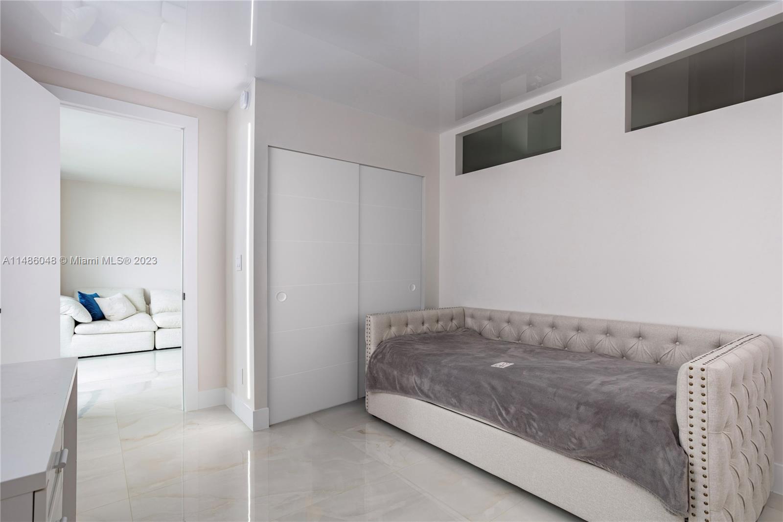 19390 Collins Ave Unit: 621