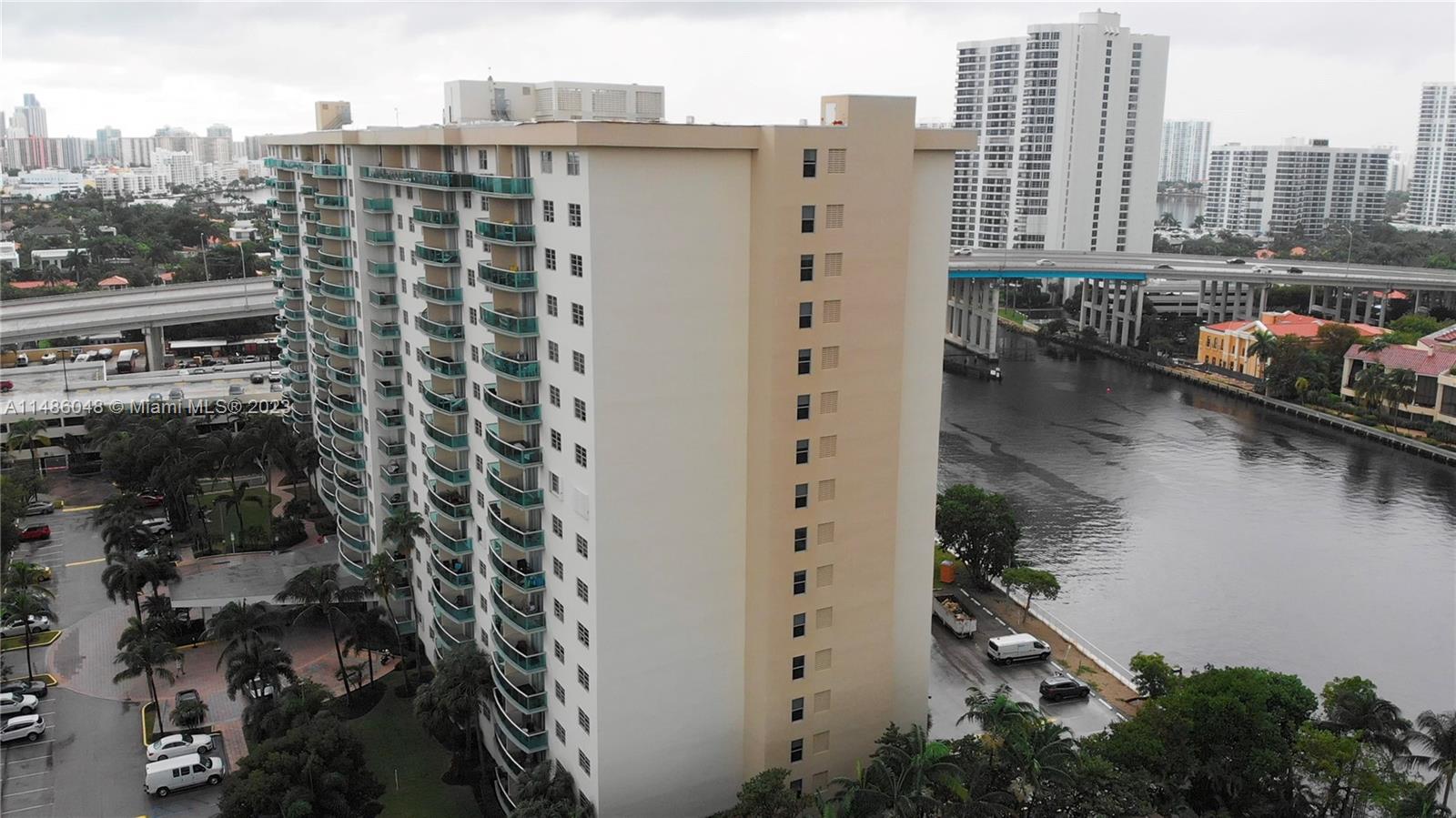 19390 Collins Ave Unit: 621