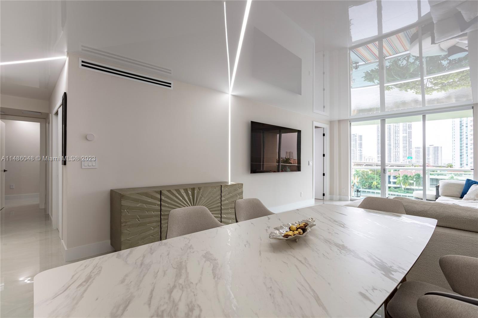 19390 Collins Ave Unit: 621