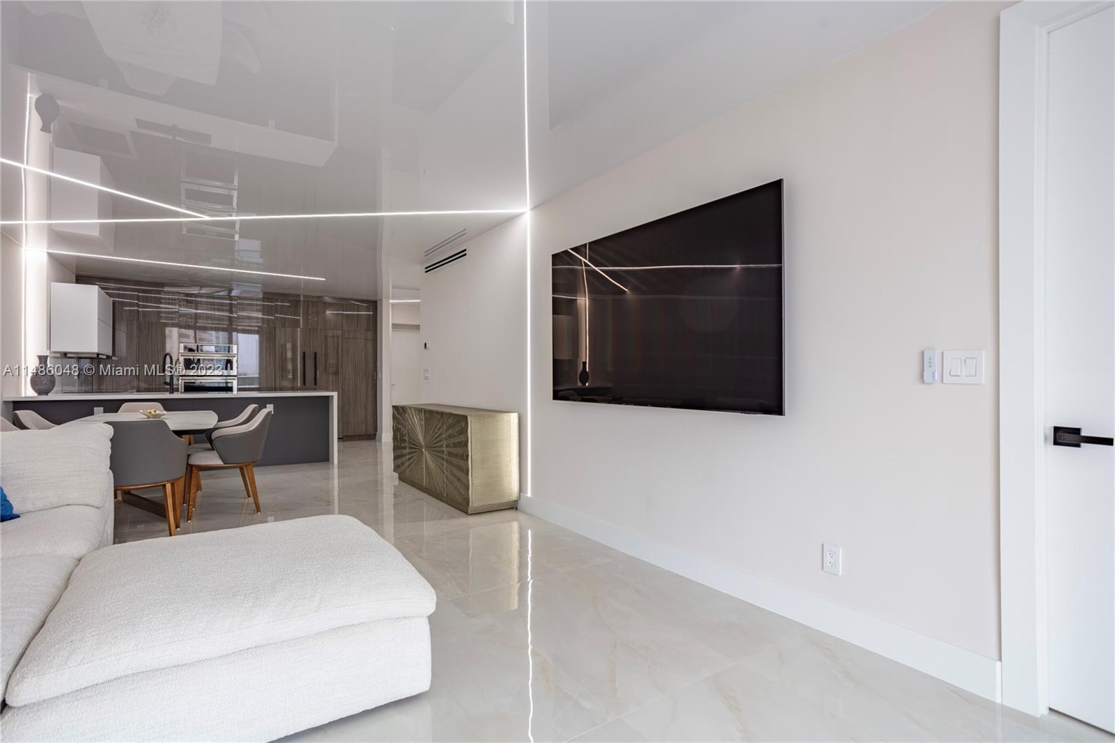 19390 Collins Ave Unit: 621