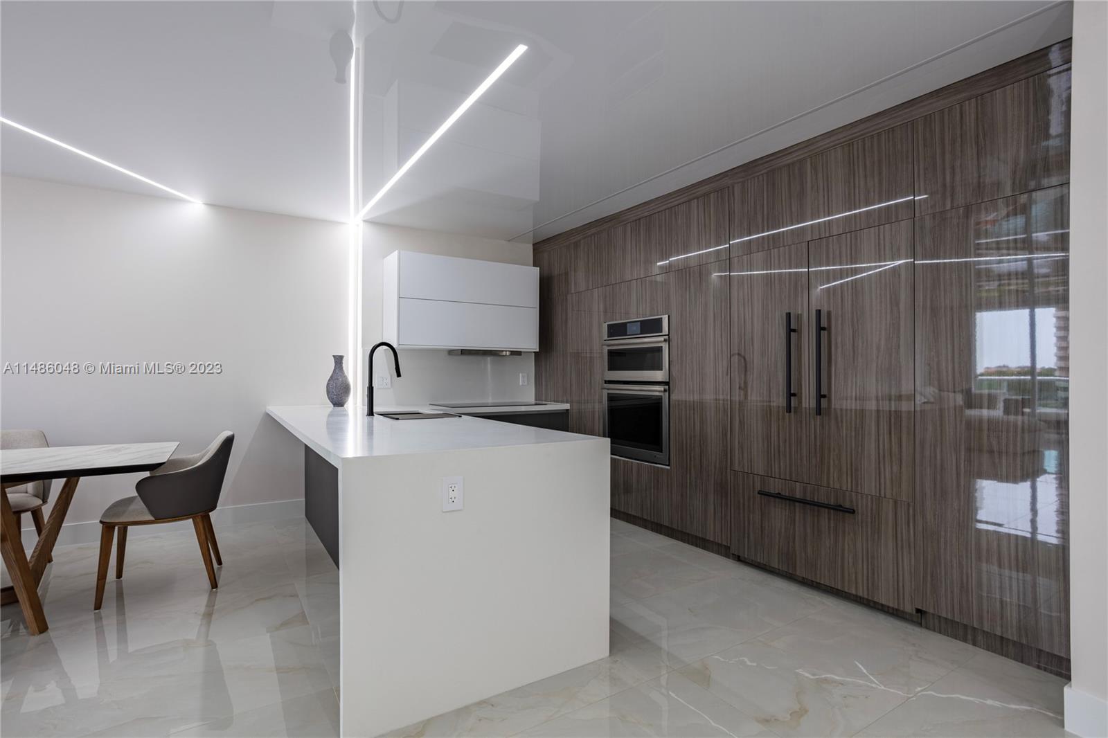 19390 Collins Ave Unit: 621