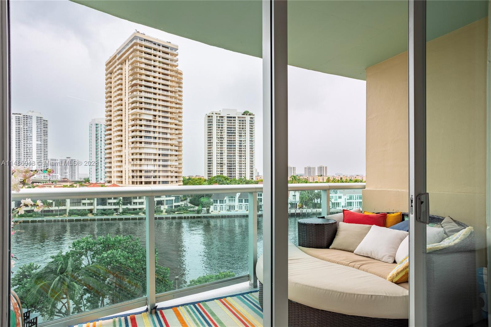 19390 Collins Ave Unit: 621