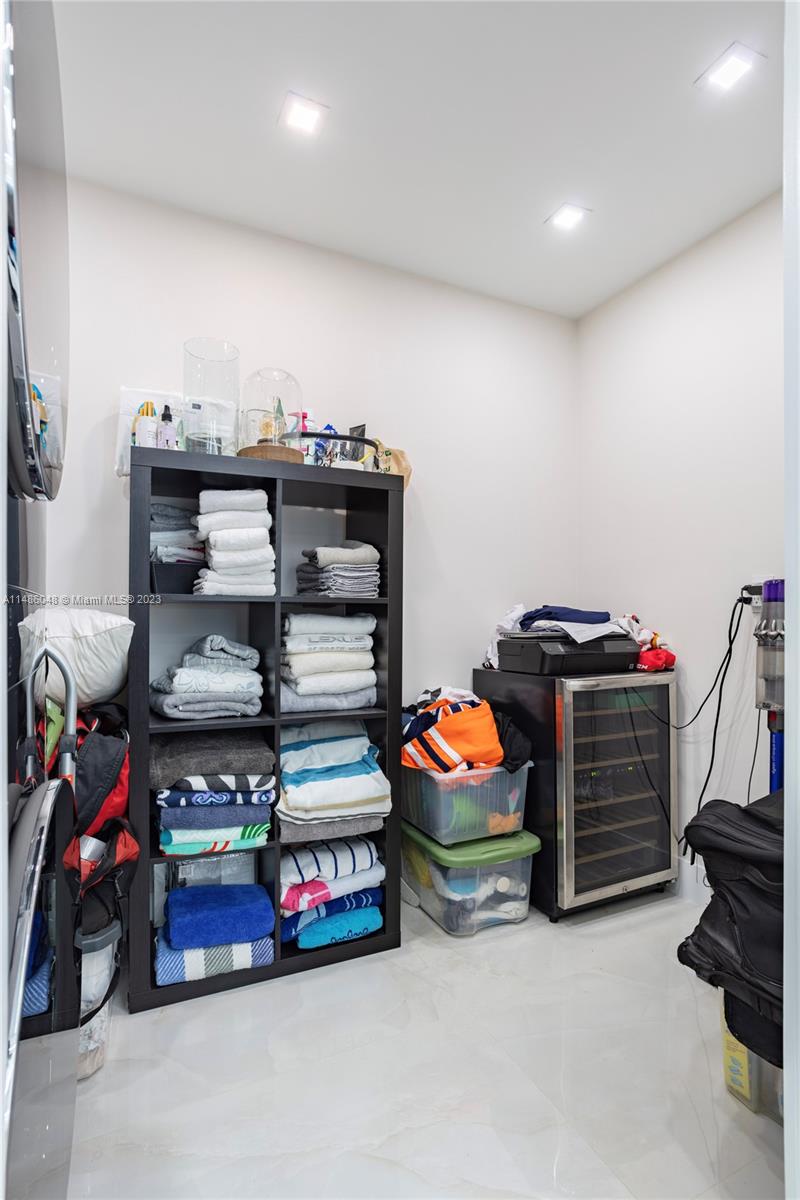 19390 Collins Ave Unit: 621