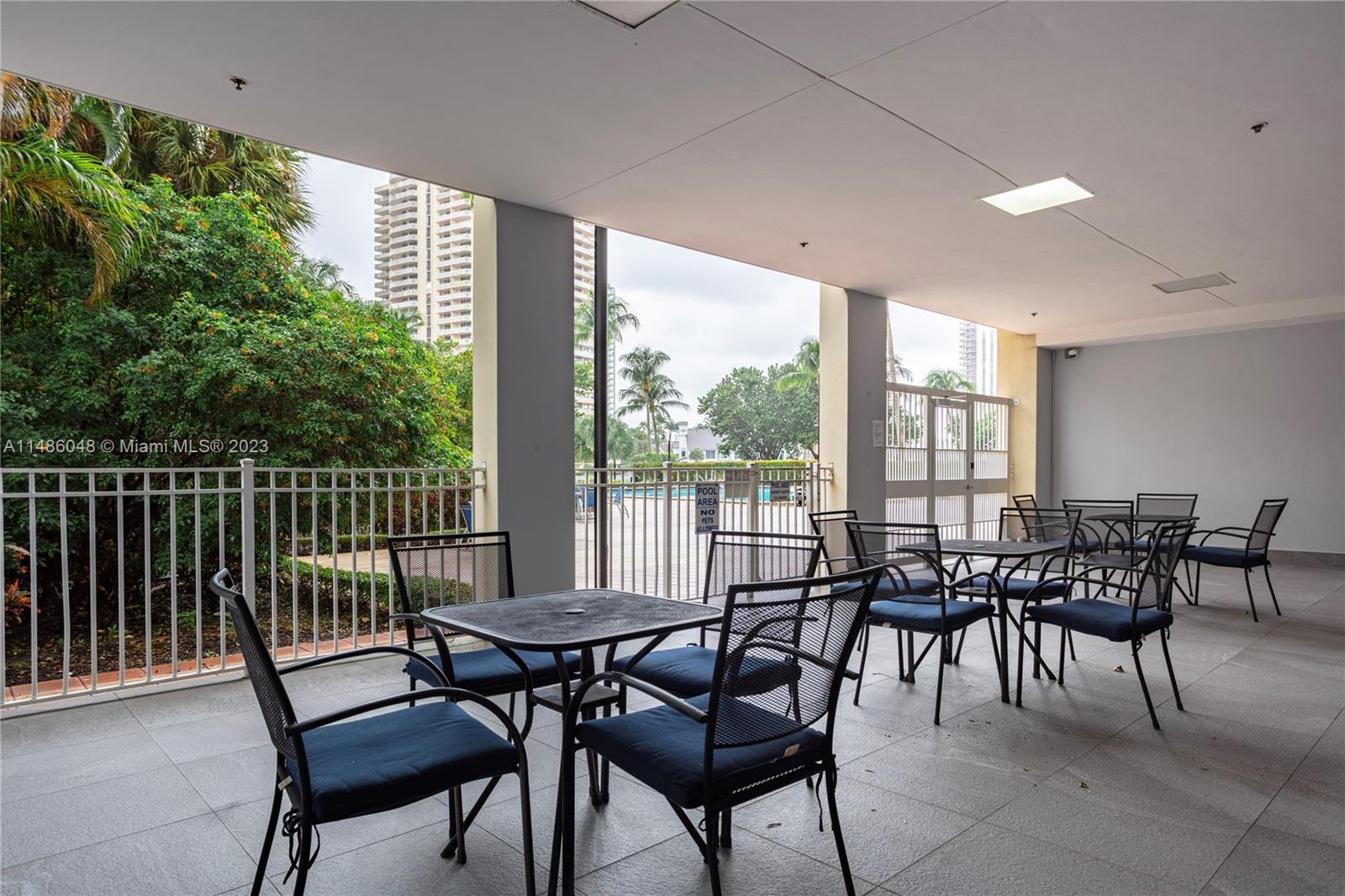 19390 Collins Ave Unit: 621