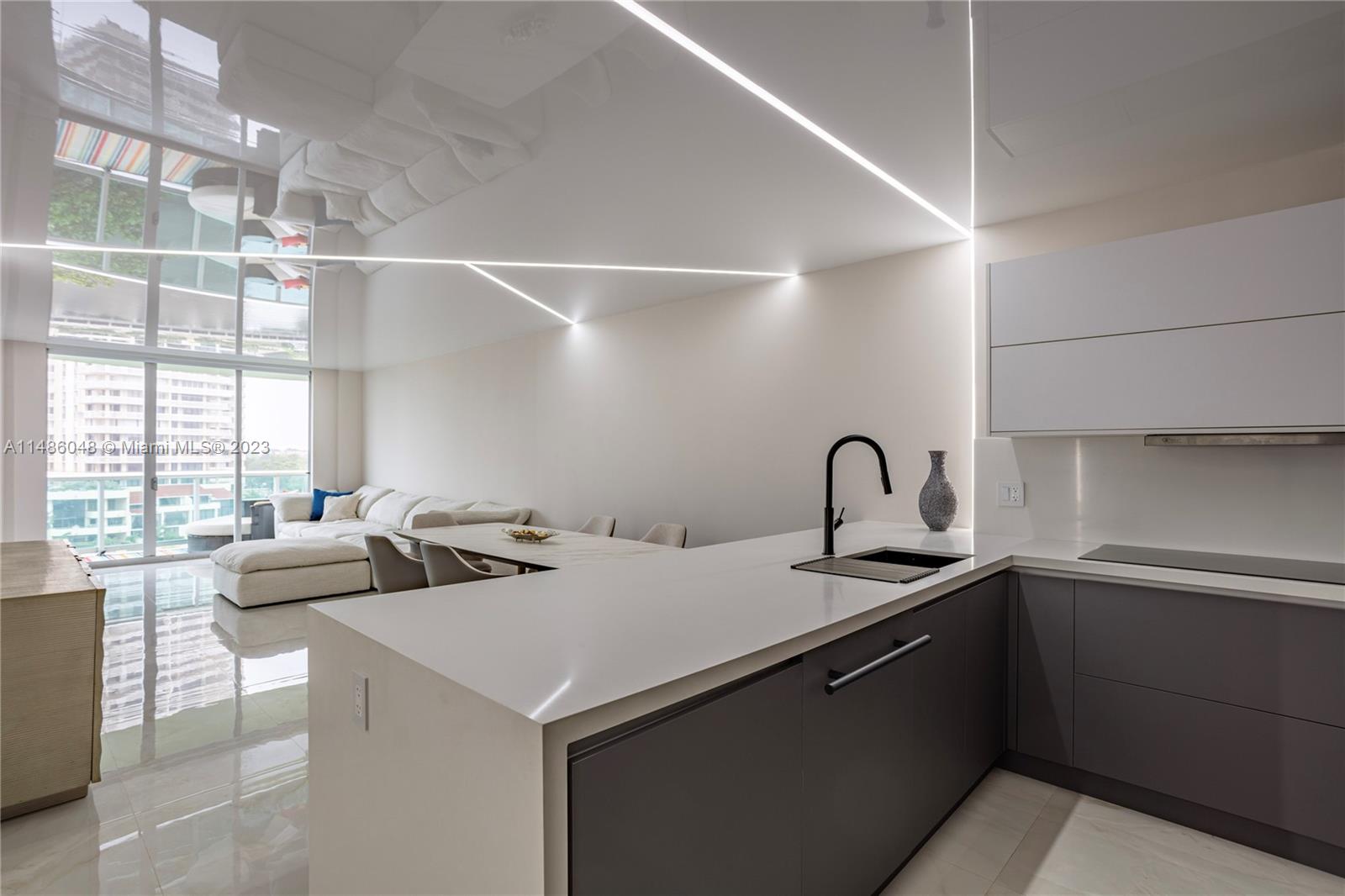 19390 Collins Ave Unit: 621