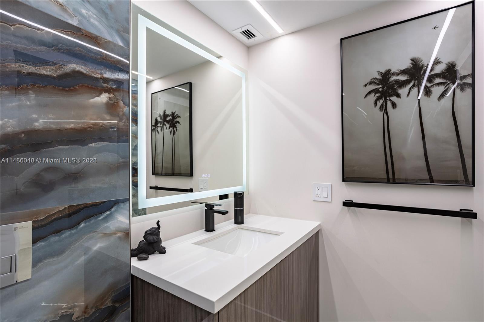 19390 Collins Ave Unit: 621