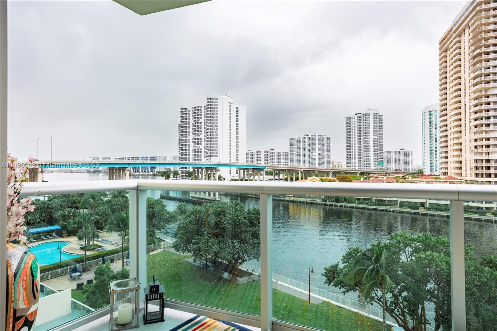 19390 Collins Ave Unit: 621