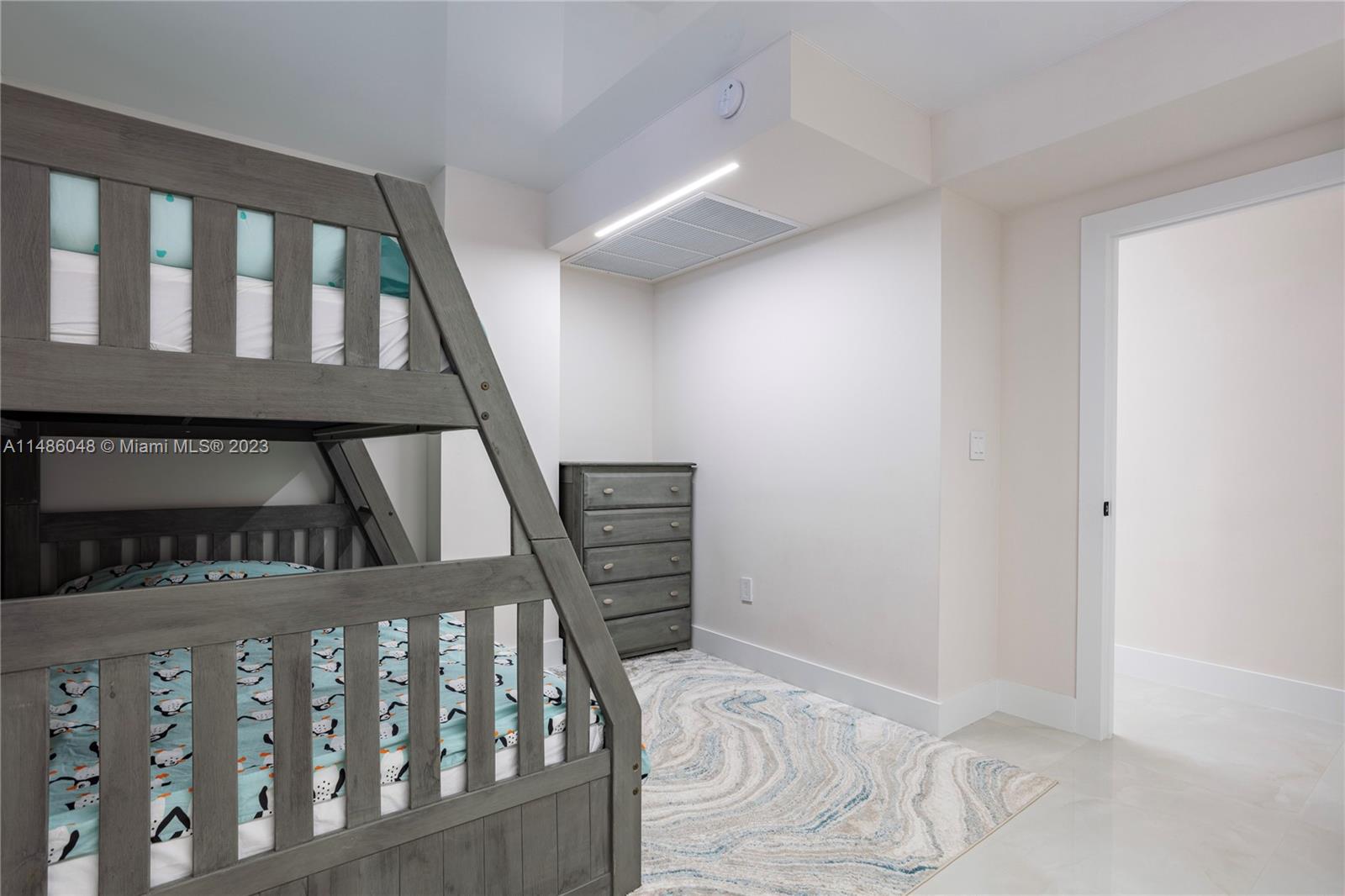 19390 Collins Ave Unit: 621