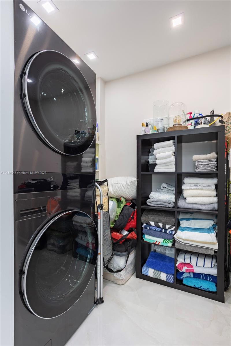 19390 Collins Ave Unit: 621