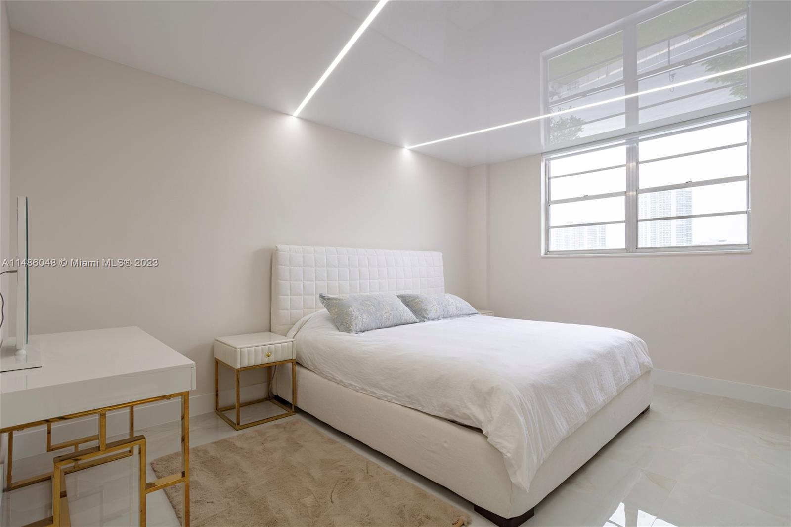 19390 Collins Ave Unit: 621