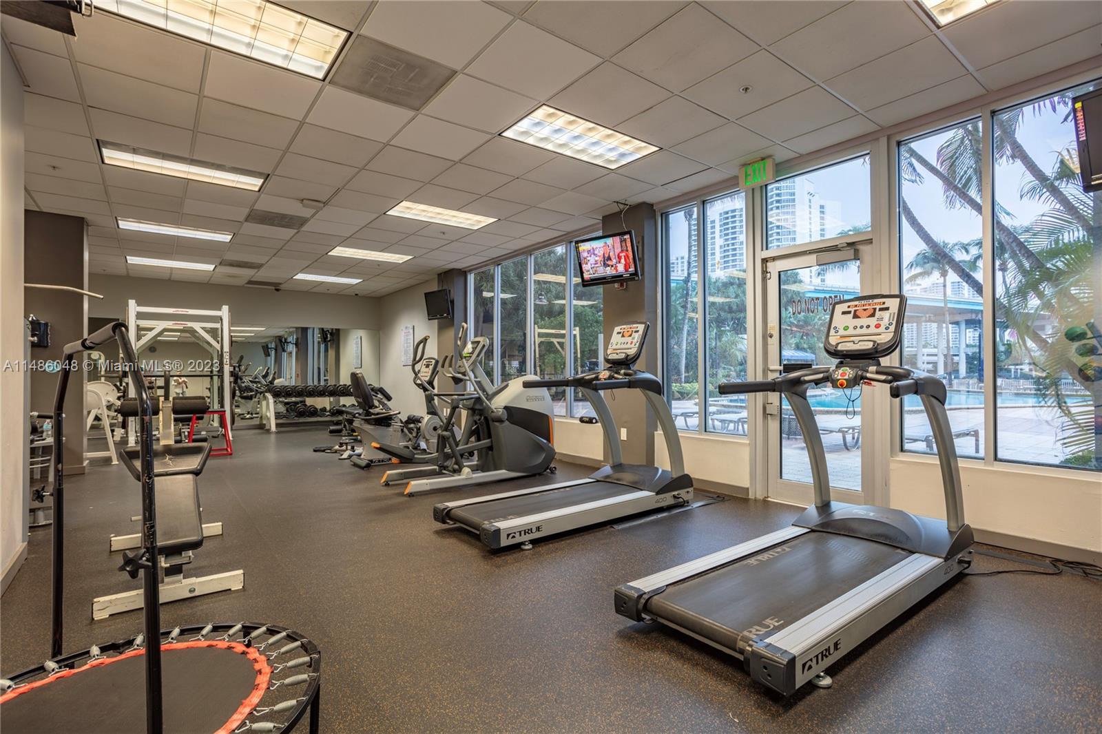19390 Collins Ave Unit: 621