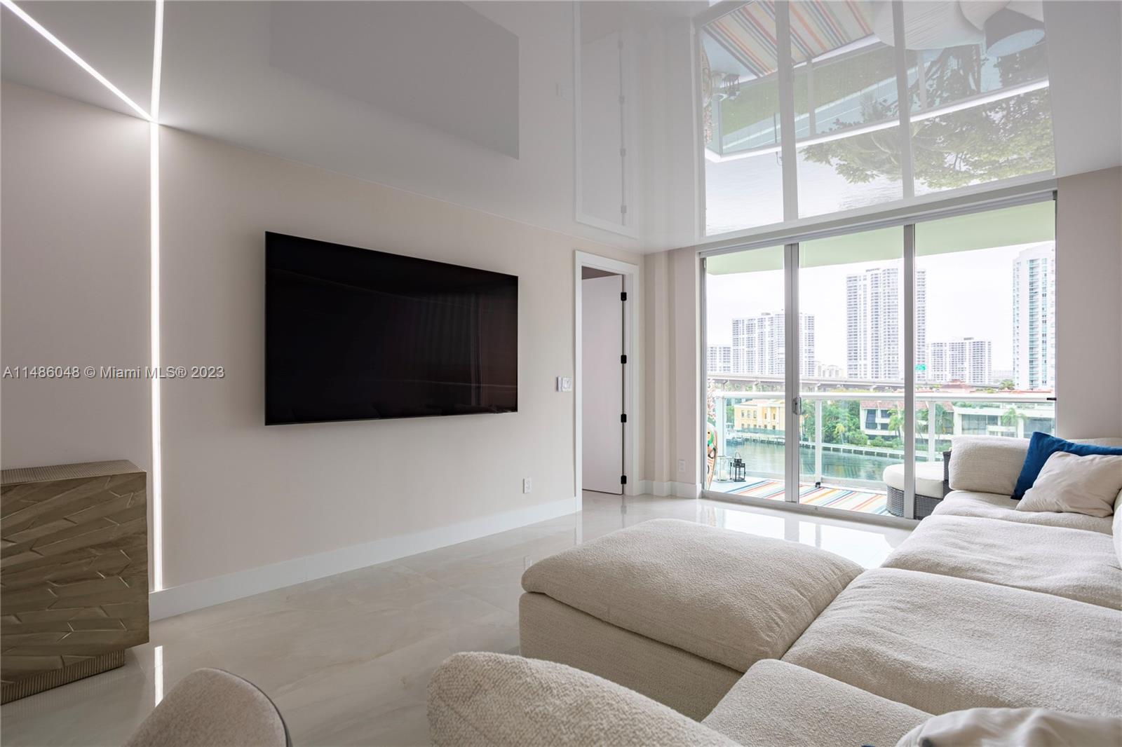 19390 Collins Ave Unit: 621