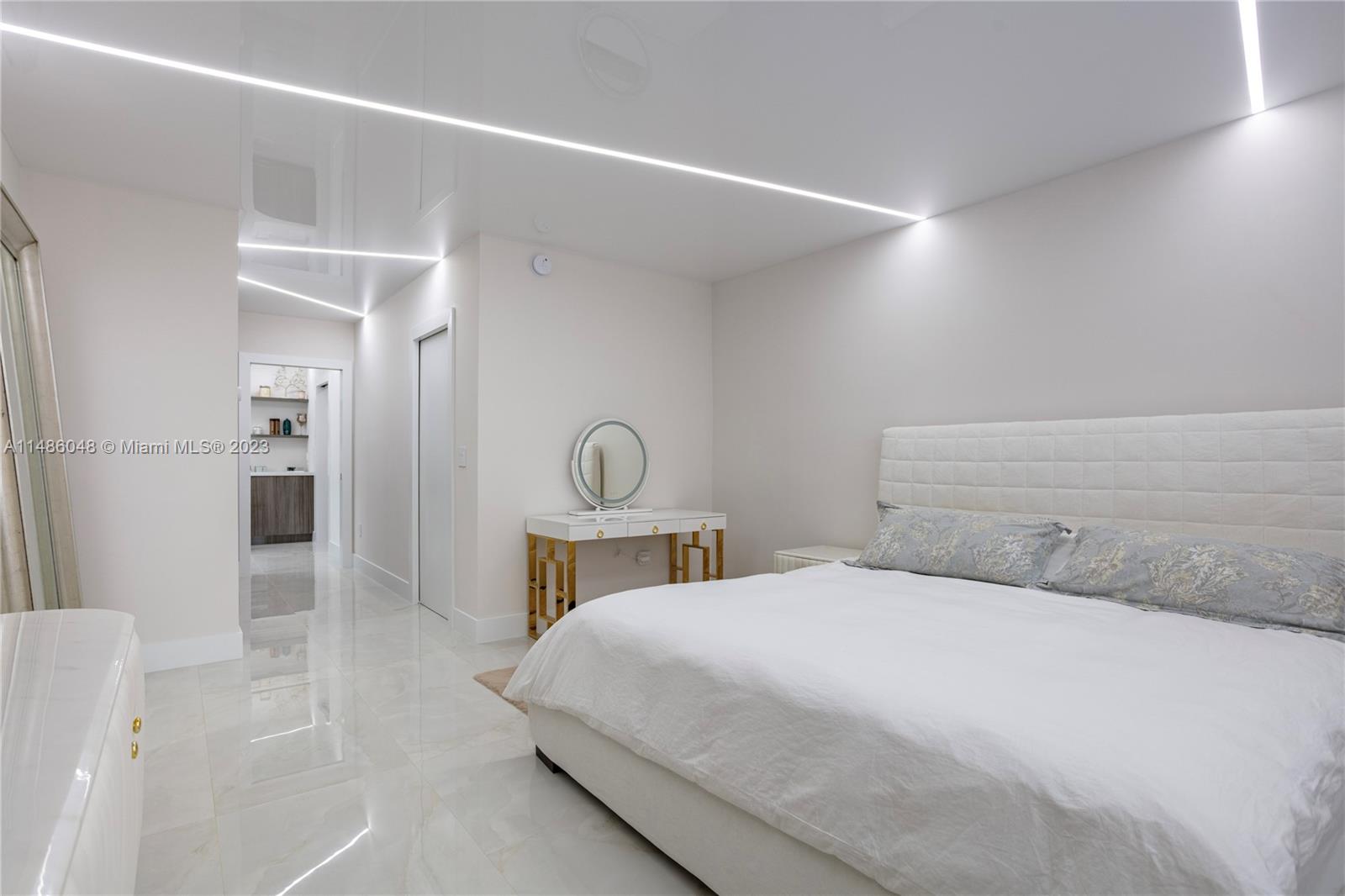 19390 Collins Ave Unit: 621