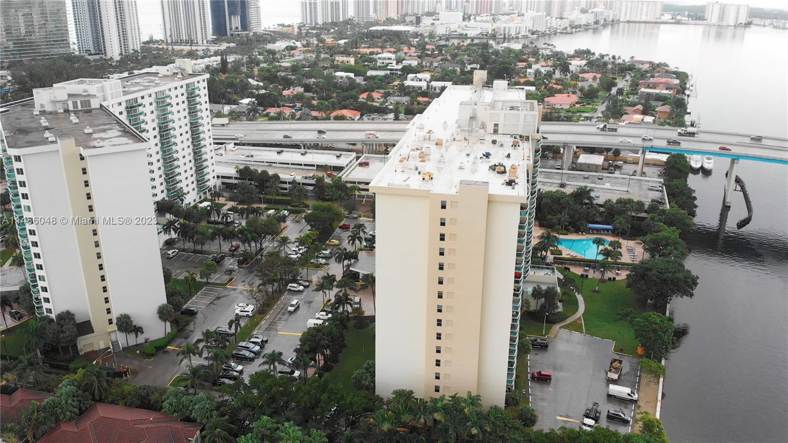19390 Collins Ave Unit: 621