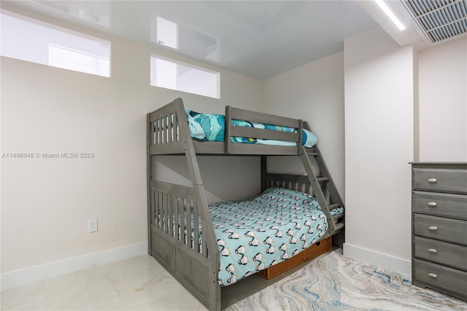 19390 Collins Ave Unit: 621