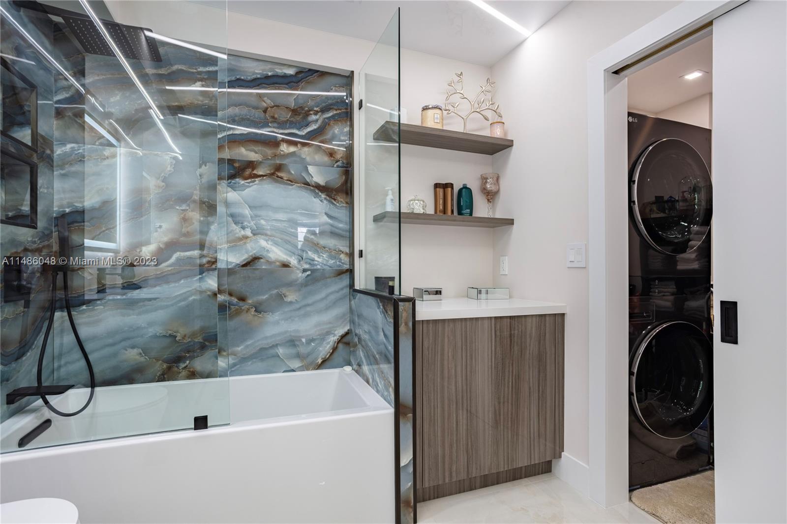 19390 Collins Ave Unit: 621