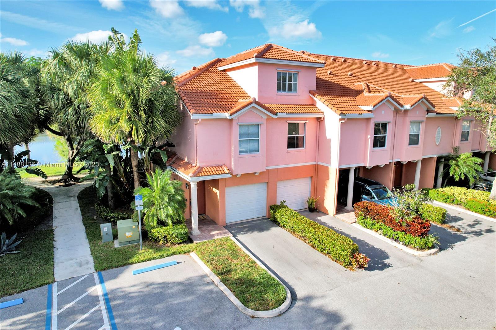 2054 Alta Meadows Ln Unit: 2401