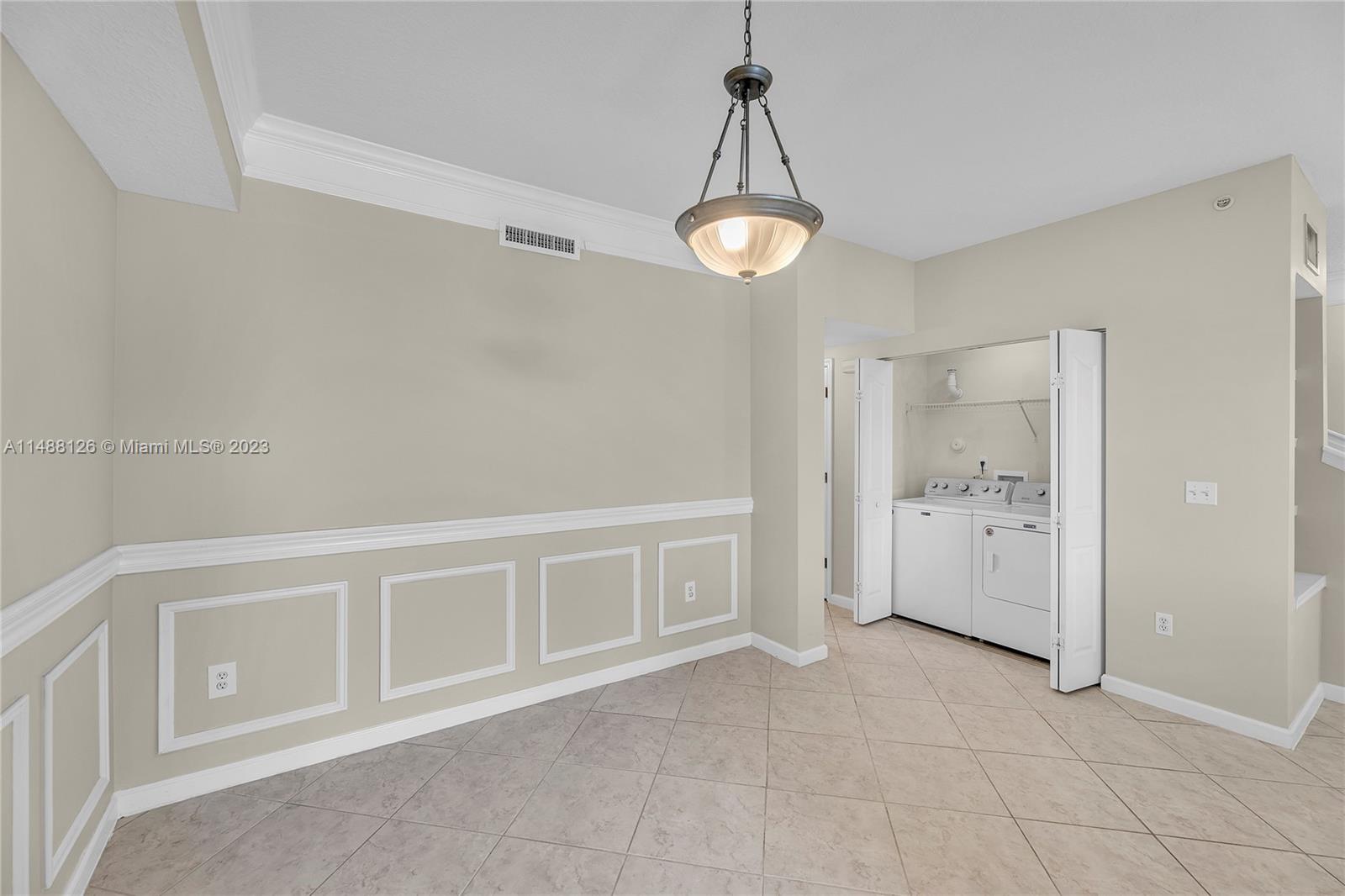 2054 Alta Meadows Ln Unit: 2401