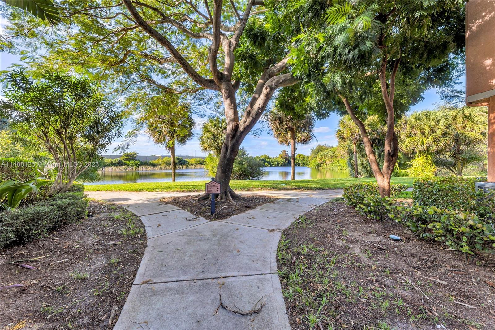 2054 Alta Meadows Ln Unit: 2401