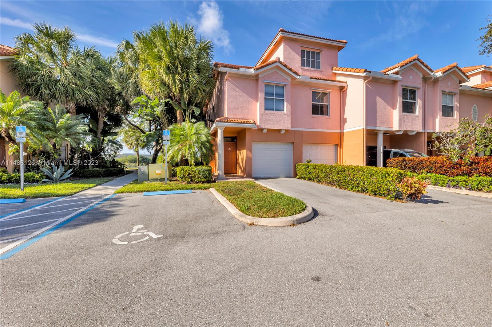 2054 Alta Meadows Ln Unit: 2401