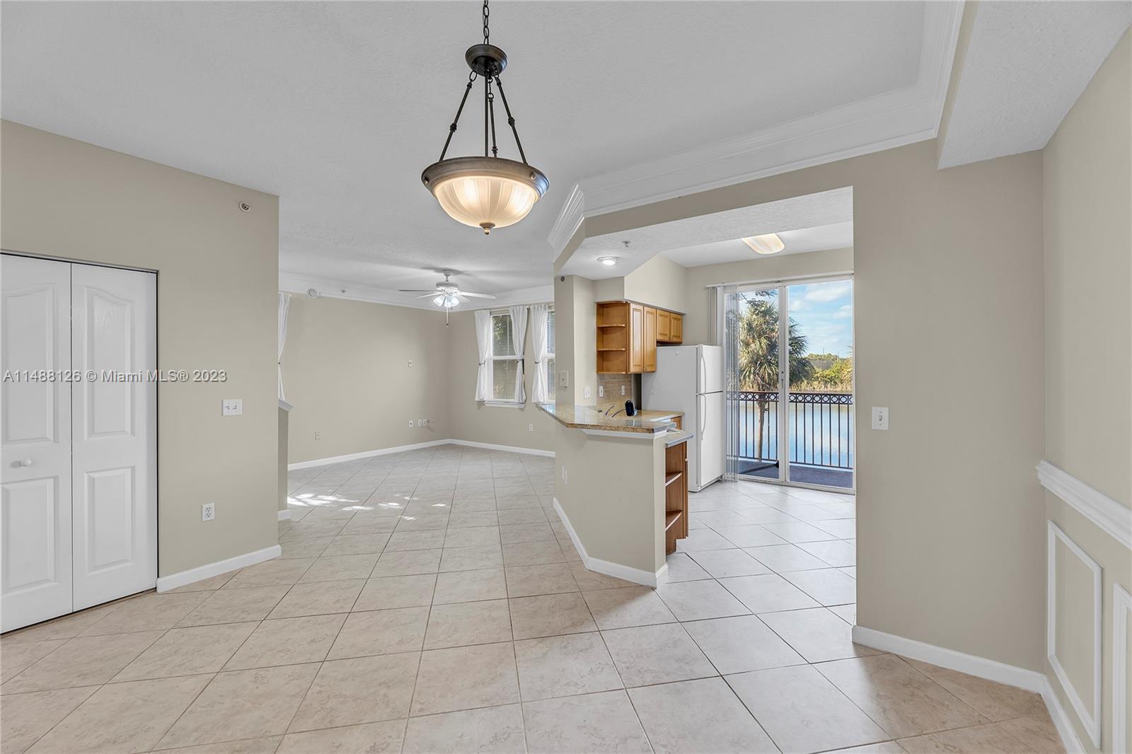 2054 Alta Meadows Ln Unit: 2401