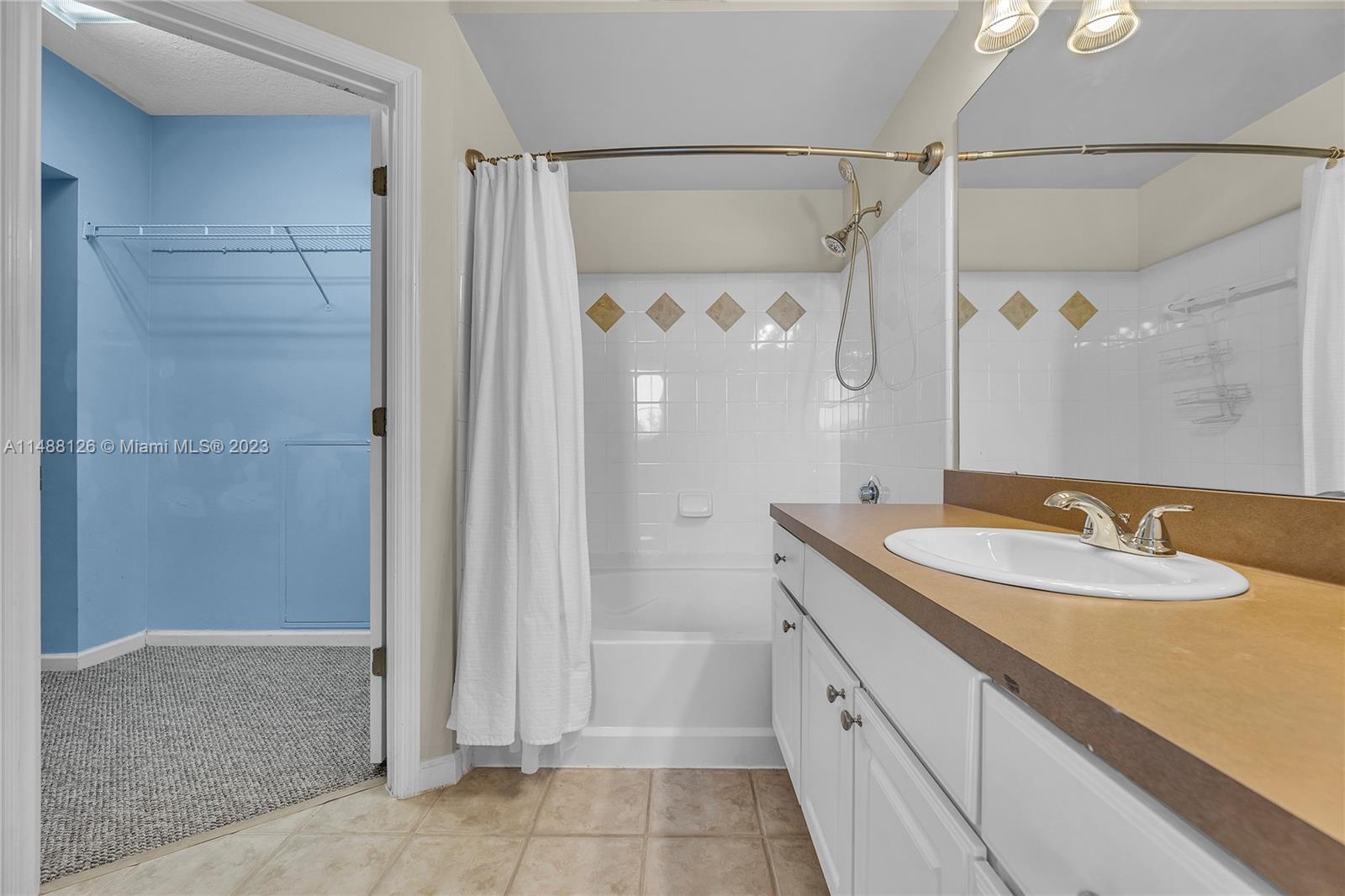 2054 Alta Meadows Ln Unit: 2401