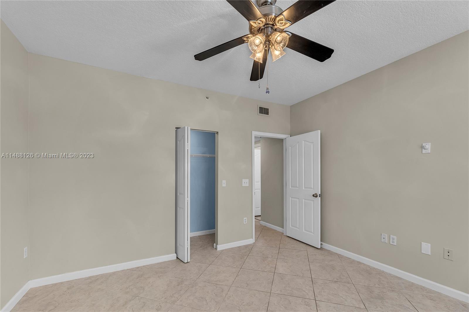 2054 Alta Meadows Ln Unit: 2401