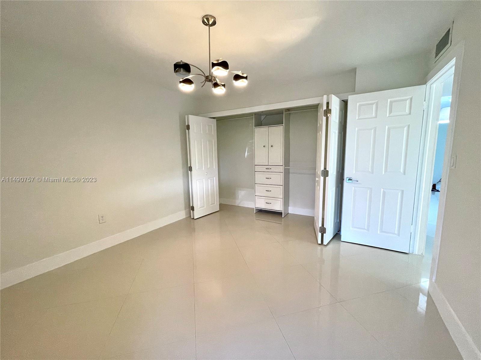 9483 SW 76th St Unit: N2