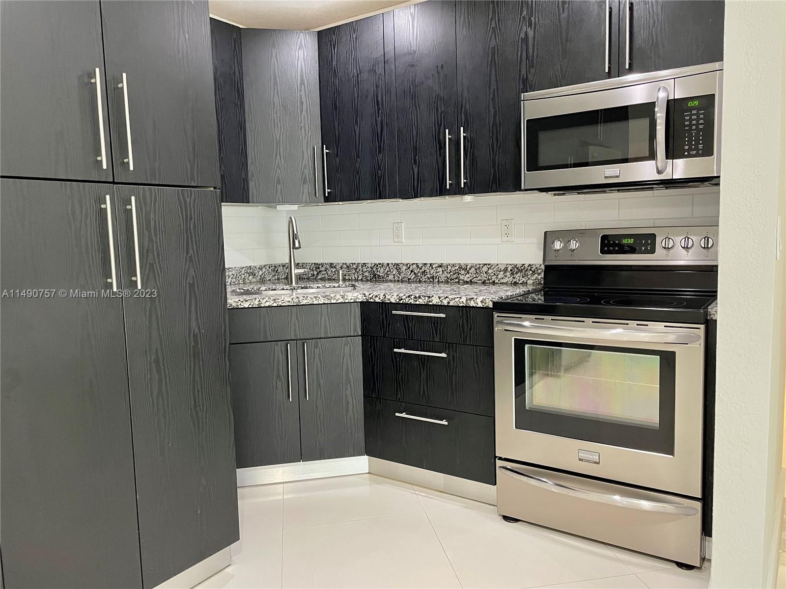 9483 SW 76th St Unit: N2
