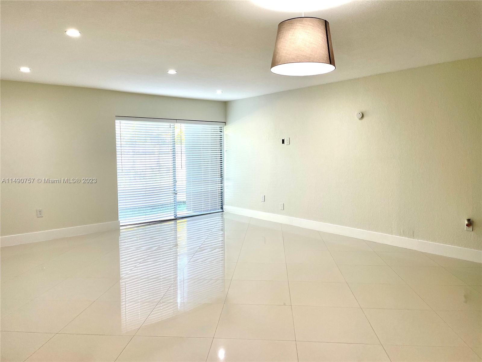 9483 SW 76th St Unit: N2