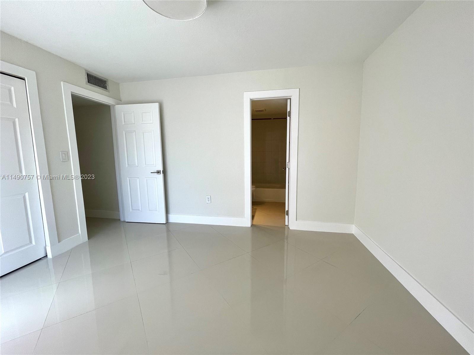 9483 SW 76th St Unit: N2