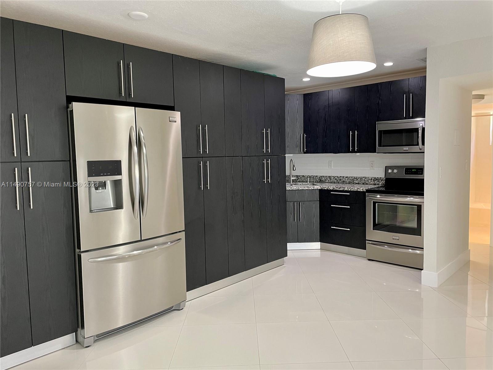9483 SW 76th St Unit: N2